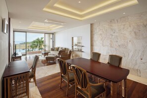 Suíte executiva, 2 quartos, para não fumantes, vista para o jardim (Second Floor) | Roupas de cama premium, cofres nos quartos, individualmente decorados