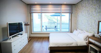 Flora Hostel Pension