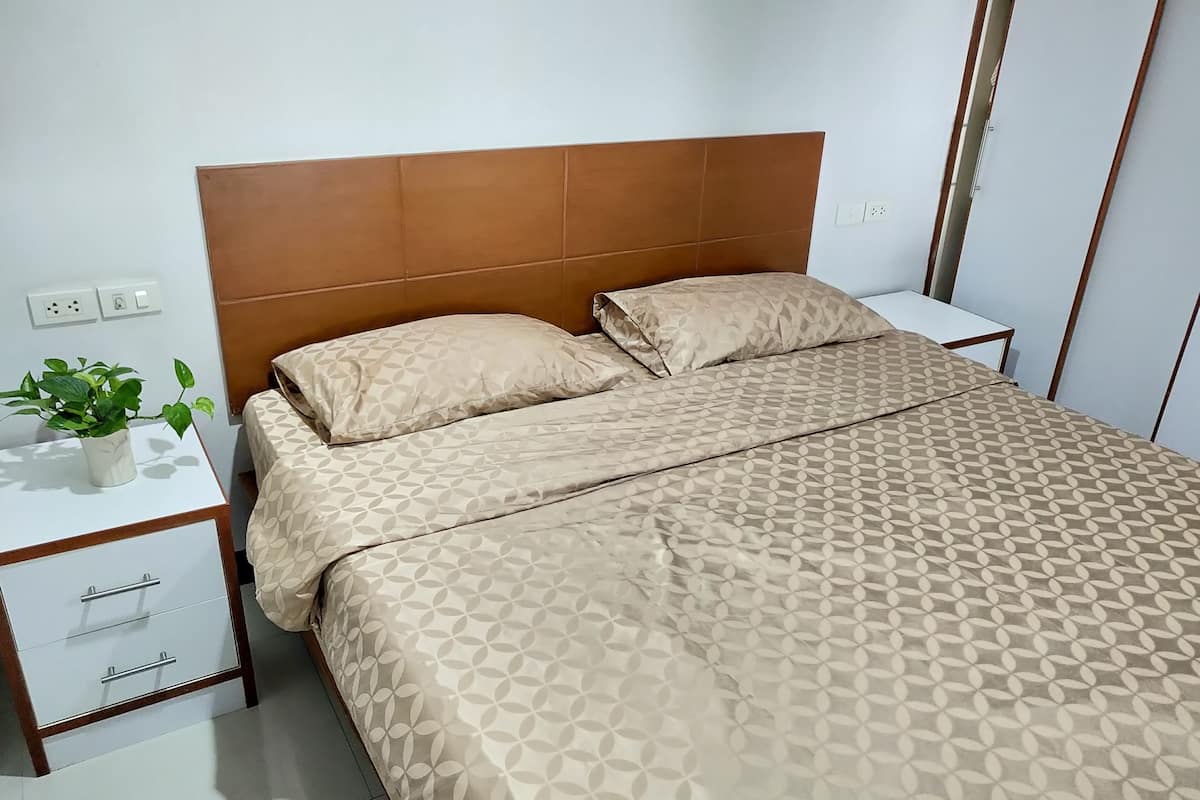 Egyptian cotton sheets, premium bedding, down duvets
