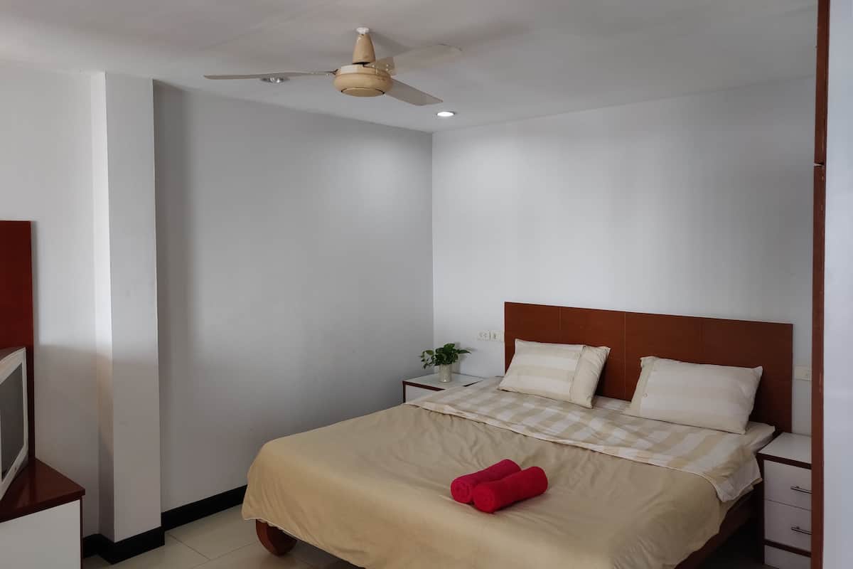 Egyptian cotton sheets, premium bedding, down duvets