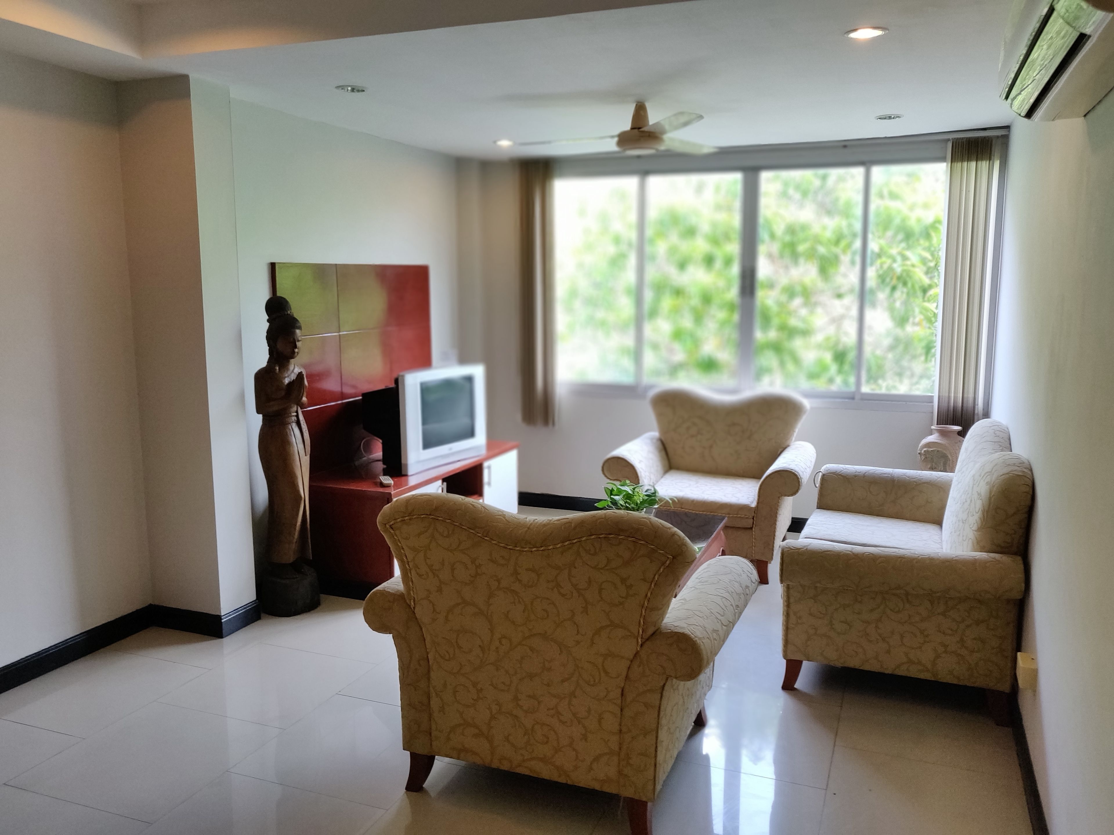 Budda View No.4 | Living room | LED TV, DVD player