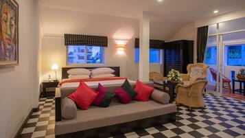 Suite | Minibar, blackout drapes, soundproofing, free WiFi