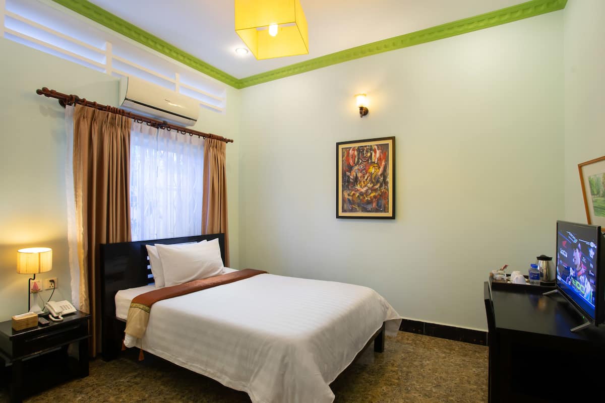 Superior Double Room | Minibar, blackout drapes, soundproofing, free WiFi