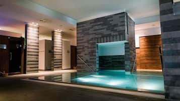 2 Innenpools, Außenpool (je nach Saison geöffnet), Liegestühle