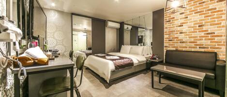 Deluxe Room, 1 Double Bed, Non Smoking, Jetted Tub