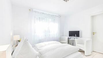 Minibar, kostenlose Babybetten, Zustellbetten, kostenloses WLAN