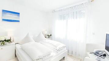 Minibar, kostenlose Babybetten, Zustellbetten, kostenloses WLAN
