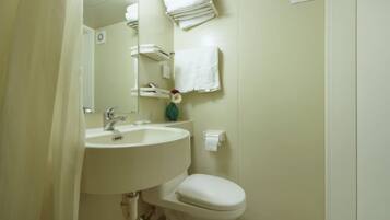 Deluxe-Loft, 2 Schlafzimmer | Badezimmer | Dusche, Regendusche, kostenlose Toilettenartikel, Haartrockner