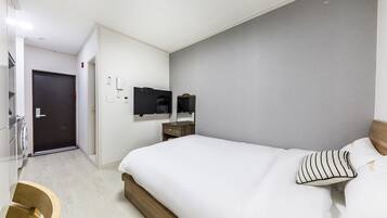 Deluxe Room, Non Smoking | Soundproofing, free WiFi