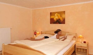 Double Room, Balcony | Individually decorated, desk, blackout curtains, rollaway beds - Landhaus Lehnerhof (Schaufling)