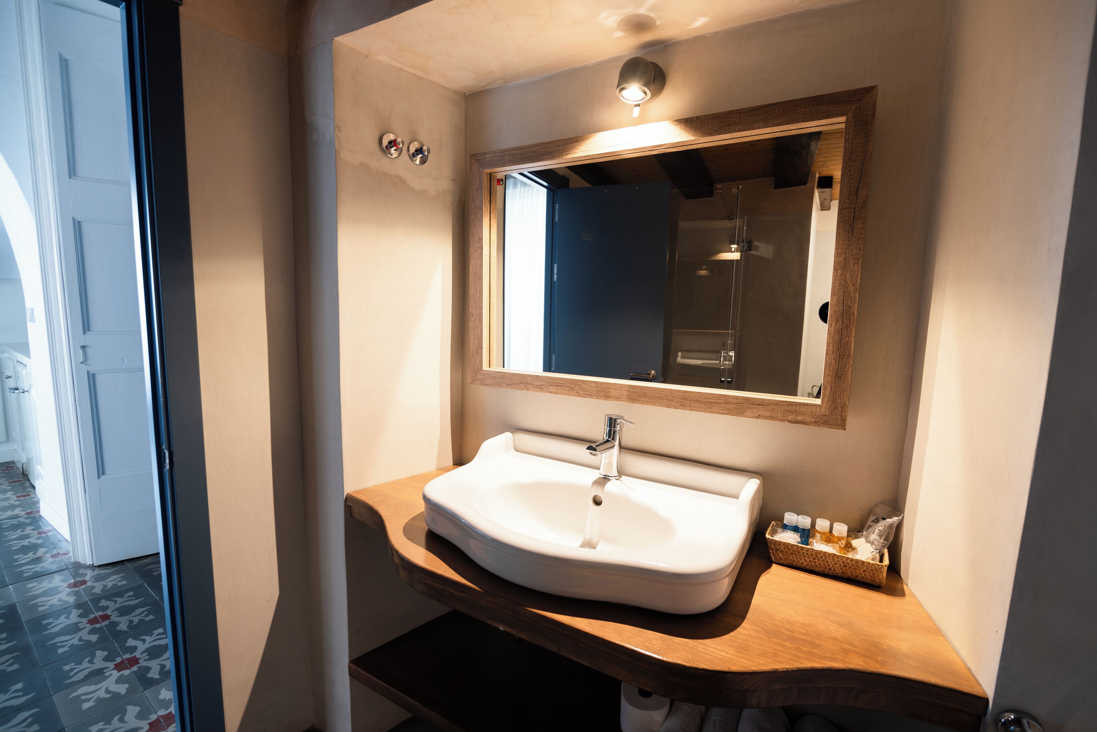 deluxe apartment, 1 queen bed with sofa bed, non smoking | bathroom | shower, rainfall showerhead, free toiletries, hair dryer