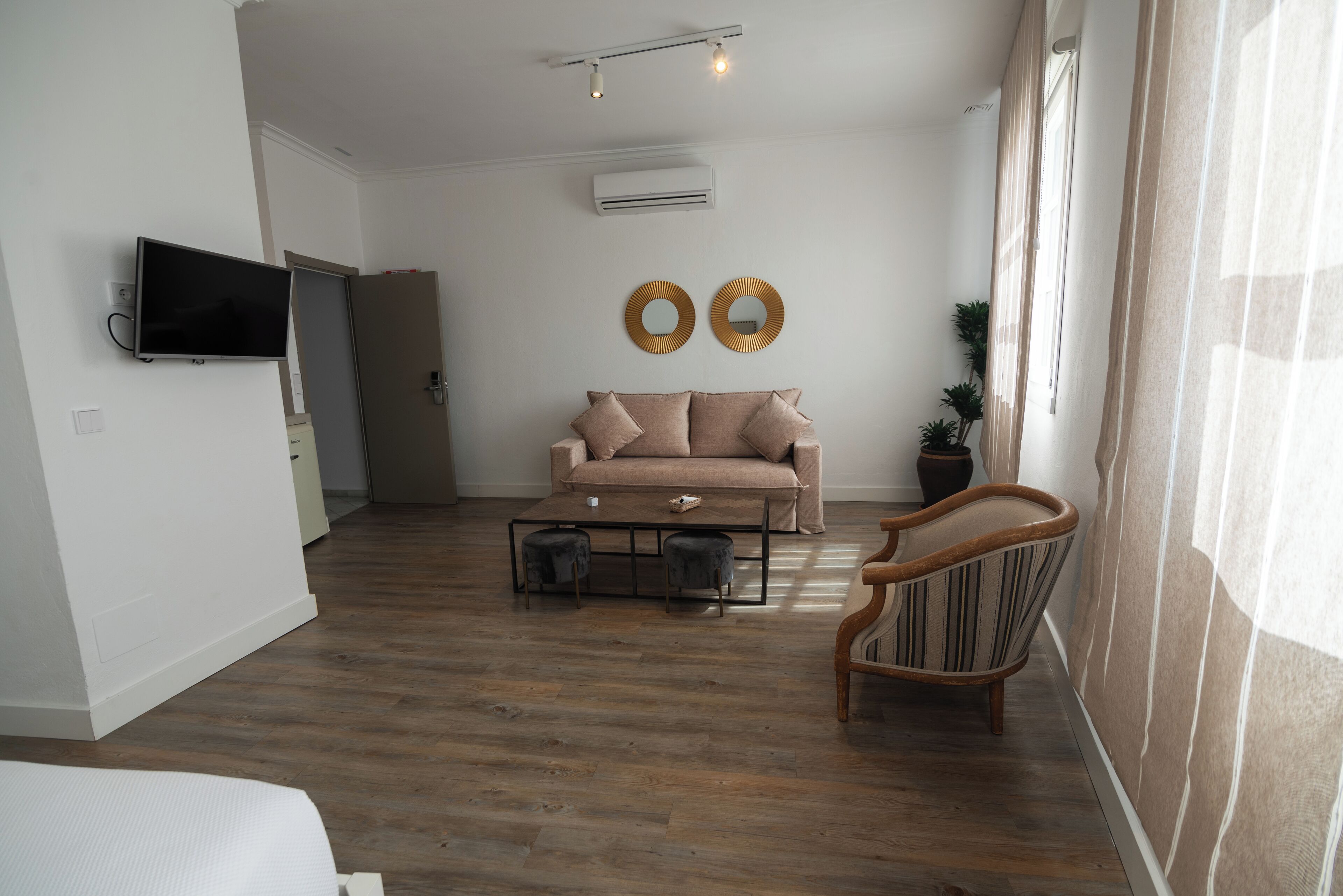 deluxe apartment, 1 queen bed with sofa bed, non smoking | 1 bedroom, down duvets, individually decorated, blackout curtains