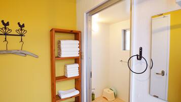 Apartment with Quadruple Room - 301 | Bathroom | Shower, free toiletries, hair dryer, slippers