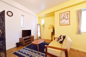 公寓 (Quadruple Room - 301) | 客厅 | 平板电视