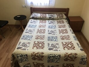 Double Room, 1 Double Bed, Shared Bathroom | Free WiFi, bed sheets - Pension la Estacion (Corvera de Asturias)