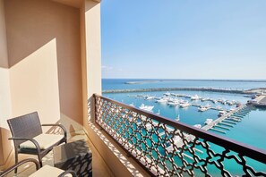 Habitación Deluxe con 2 camas individuales, vista a la marina | Terraza o patio