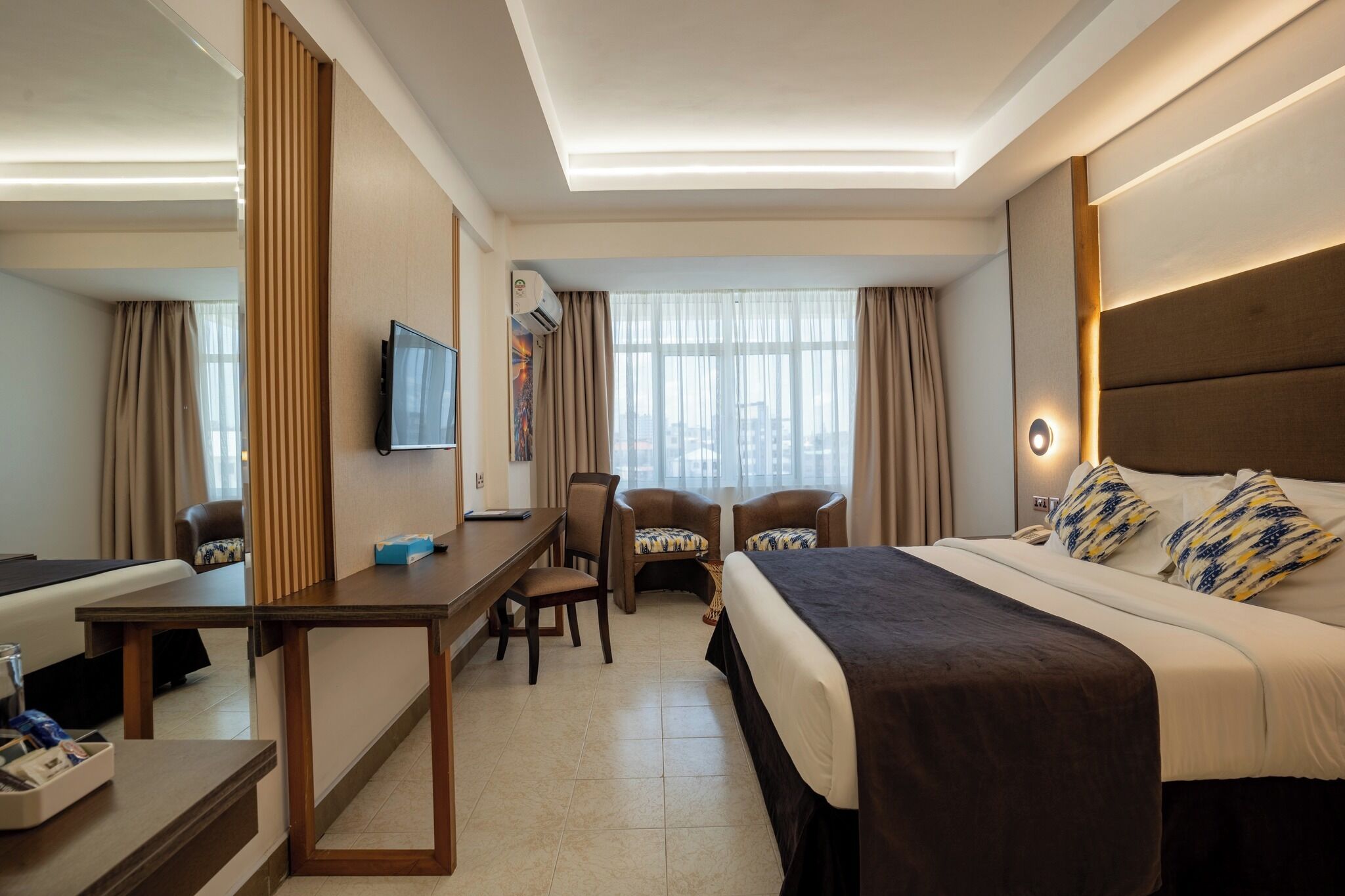 Executive Suite | In-room safe, desk, free cribs/infant beds, rollaway beds