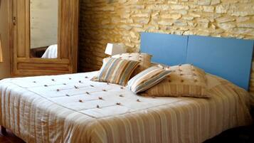 Kamar Double Superior, 1 Tempat Tidur Queen, Bebas Asap Rokok | Didekorasi berbeda-beda dan dilengkapi dengan perabotan berbeda-beda