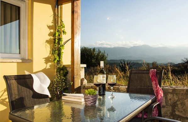 Traditional Apartment, 1 Double Bed, Pool Access, Mountain View | 1 bedroom, blackout drapes, iron/ironing board, bed sheets - plakalona (Apokoronas)