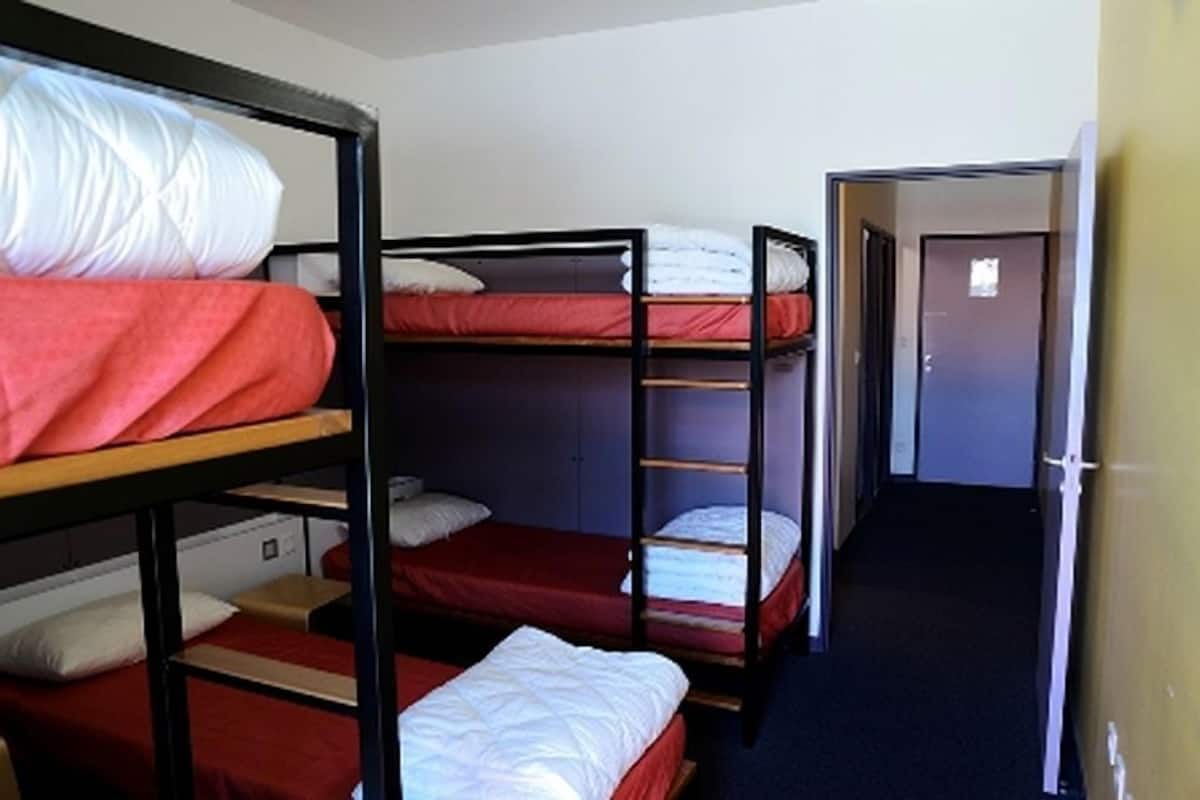 In-room safe, soundproofing, free WiFi, bed sheets