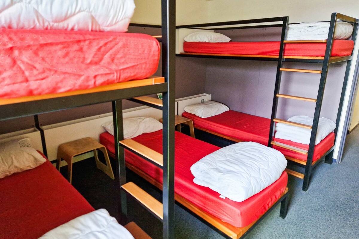 Tallelokero huoneessa, äänieristys, ilmainen Wi-Fi, vuodevaatteet