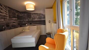 Free cots/infant beds, rollaway beds, free WiFi, bed sheets