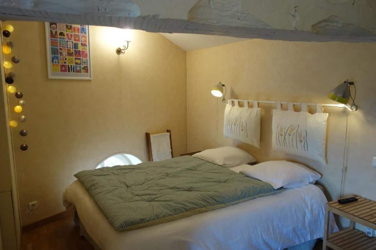 Habitación doble superior | Escritorio, cunas gratuitas, wifi gratis y decoración personalizada 