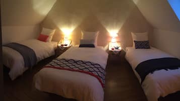 Cottage, 2 Bedrooms | 2 bedrooms, iron/ironing board, free WiFi, bed sheets