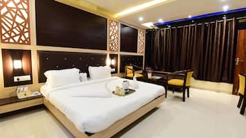 Deluxe Suite | In-room safe, individually furnished, soundproofing, free WiFi