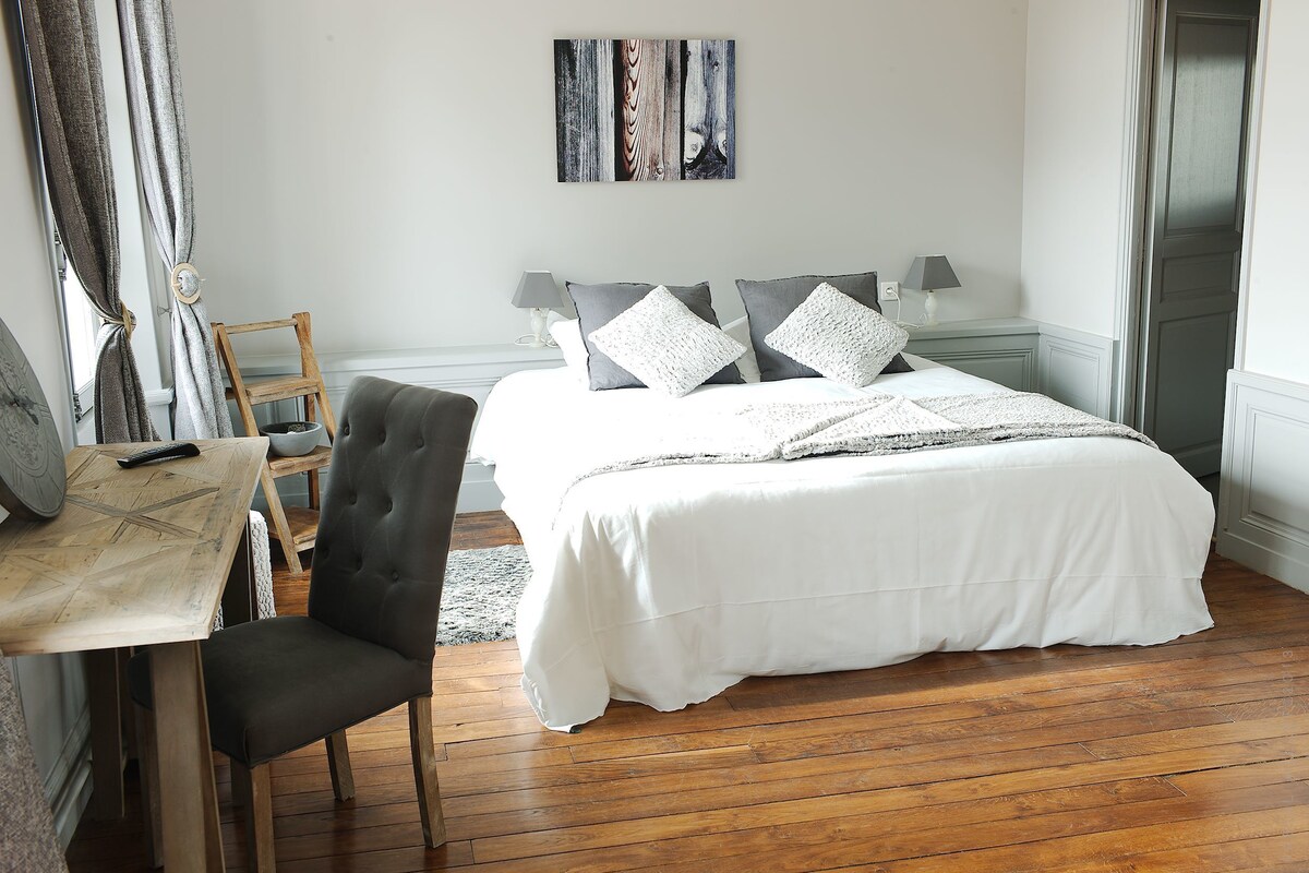 Comfort-Doppel- oder -Zweibettzimmer | Hochwertige Bettwaren, individuell dekoriert, individuell eingerichtet