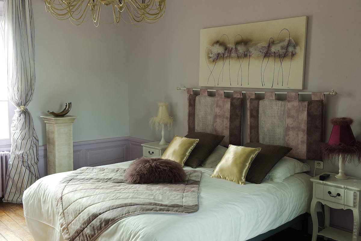 Deluxe-Doppel- oder -Zweibettzimmer, Whirlpool, Parkblick | Hochwertige Bettwaren, individuell dekoriert, individuell eingerichtet