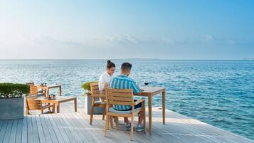 6 restaurants, breakfast, lunch, dinner served; international cuisine