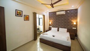Deluxe A/C Room | Rollaway beds (surcharge), WiFi (free), individually decorated - Evershine Residency (Kanayannur)