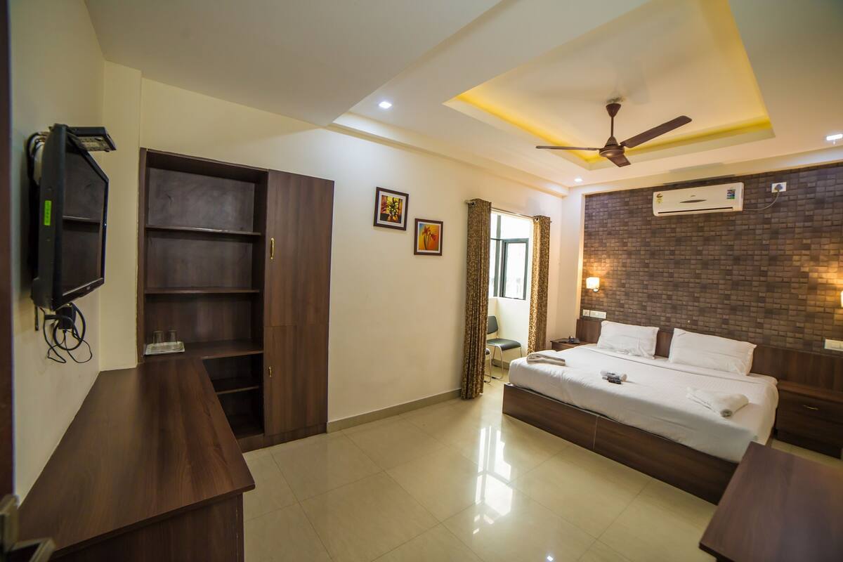 Deluxe A/C Room | Rollaway beds (surcharge), WiFi (free), individually decorated