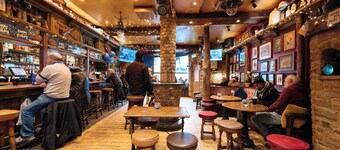 The Crown Pub & Guesthouse