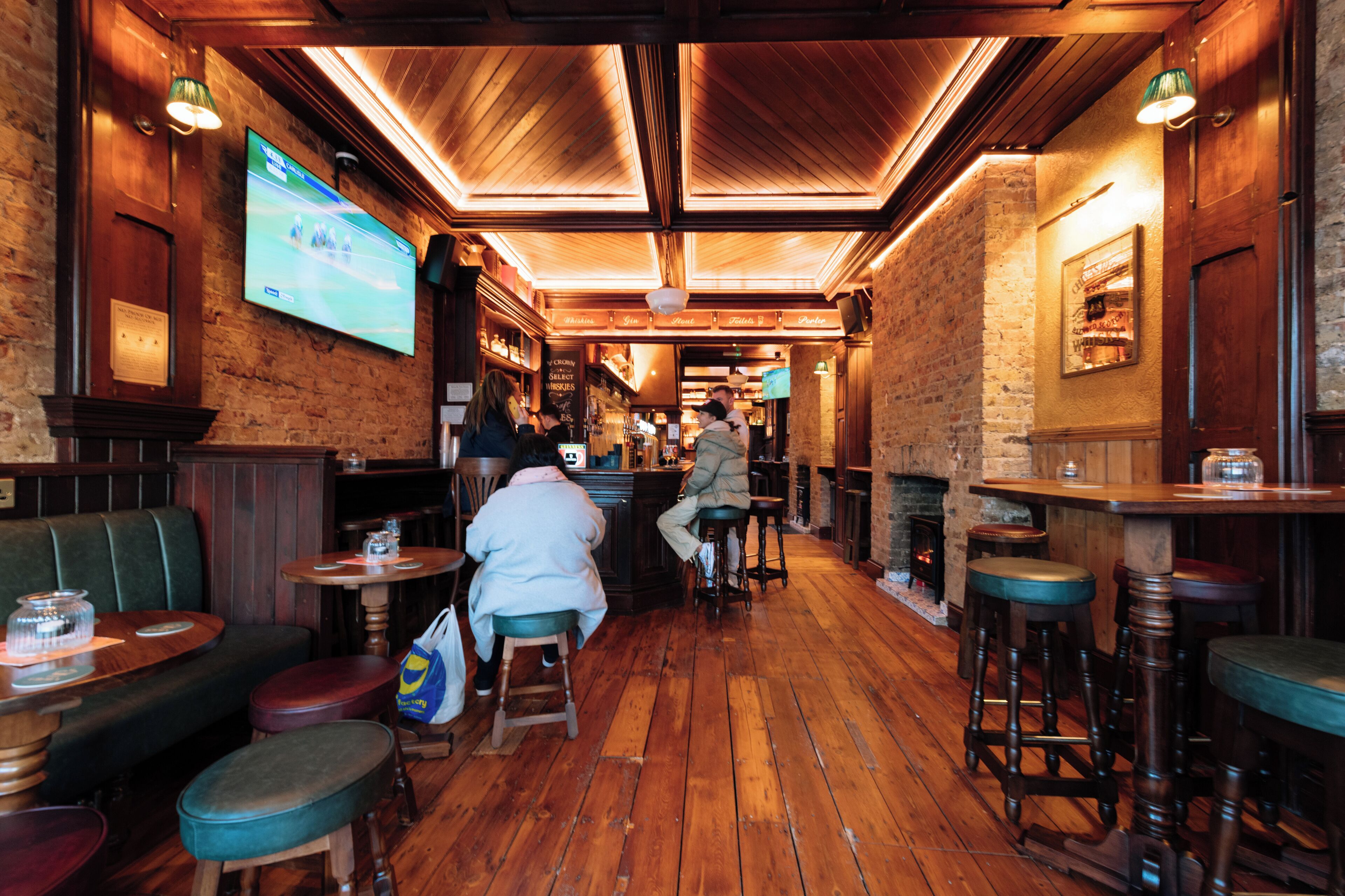 Photo - The Crown Pub & Guesthouse