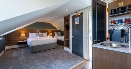 The Crown Pub & Guesthouse