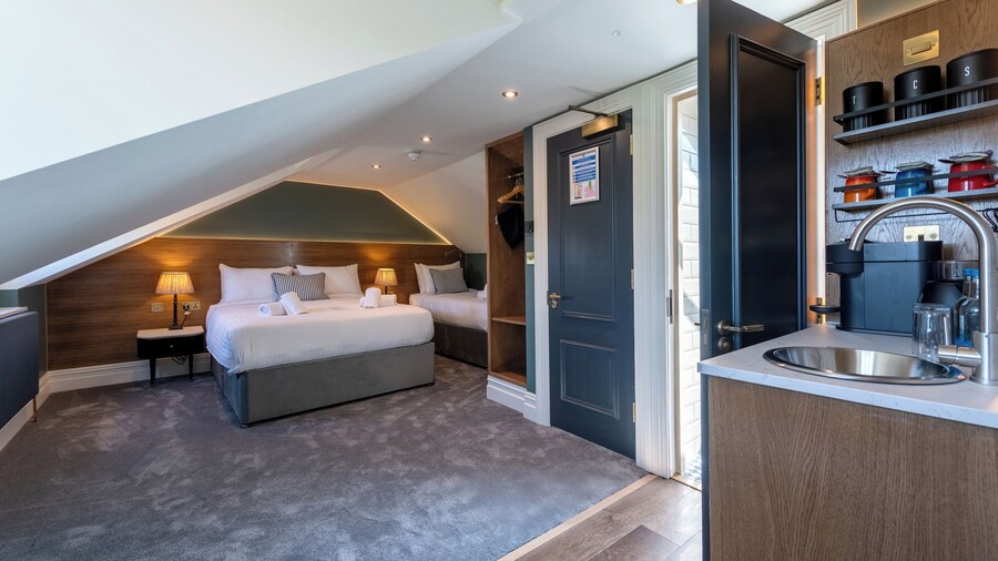 The Crown Pub & Guesthouse