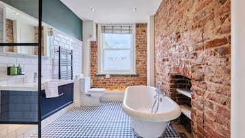 Double or Twin Room, Bathtub (Room 3) | Bathroom | Free toiletries, hair dryer, towels