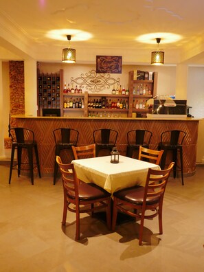 Bar (on property) - Ivory Castle Boutique Hotel (Kampala)