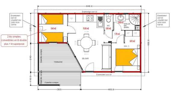 Plano de un cuarto de hotel con kitchenette, baño y sala de estar.