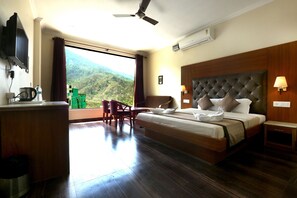 Superior Room, 1 King Bed, Smoking | Soundproofing, iron/ironing board, free WiFi, bed sheets - Hotel Peepal Tree (Narendranagar)