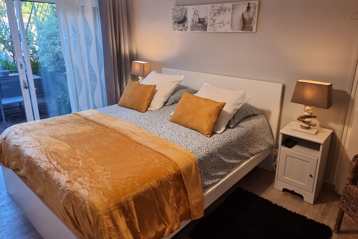 Double Room | Soundproofing, free WiFi, bed sheets