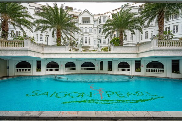 Outdoor pool - Aviva Saigon Pearl (Ho Chi Minh City)