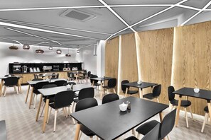 Dining - Villa Ozone (Sopot)