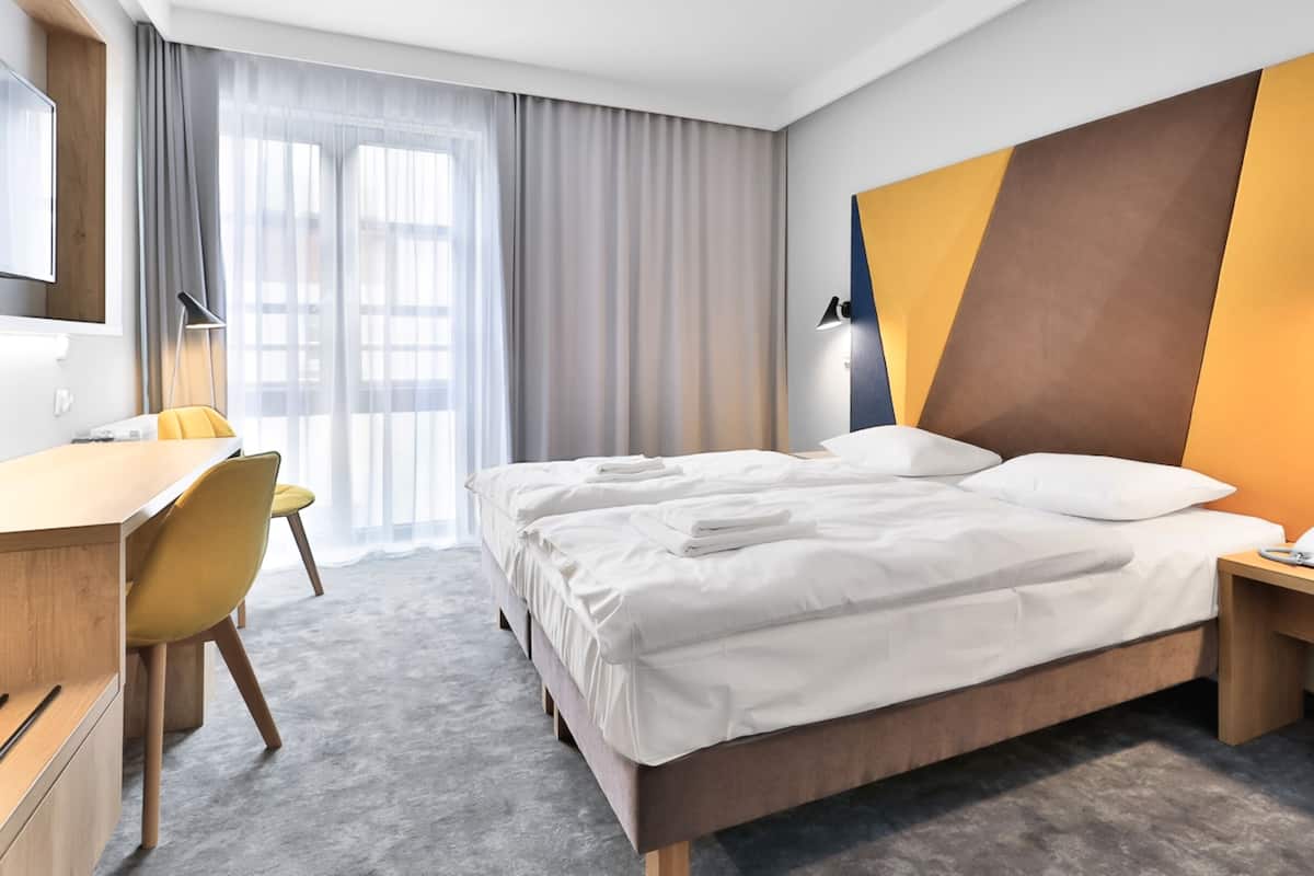 Standard Double or Twin Room, 2 Twin Beds, Non Smoking | In-room safe, desk, laptop workspace, iron/ironing board