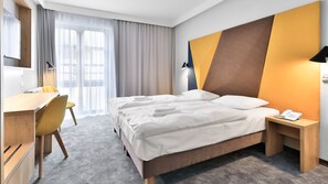 Standard Double or Twin Room, 2 Twin Beds, Non Smoking | In-room safe, desk, laptop workspace, iron/ironing board - Villa Ozone (Sopot)