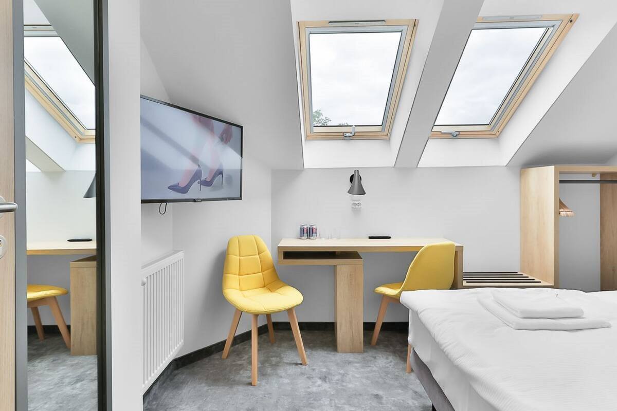 Standard Single Room, 1 Twin Bed, Non Smoking | In-room safe, desk, laptop workspace, iron/ironing board (on request)