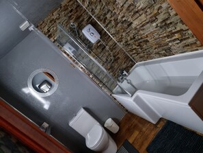 Free toiletries, hair dryer, bathrobes, slippers - Castle Lodge (Brecon)