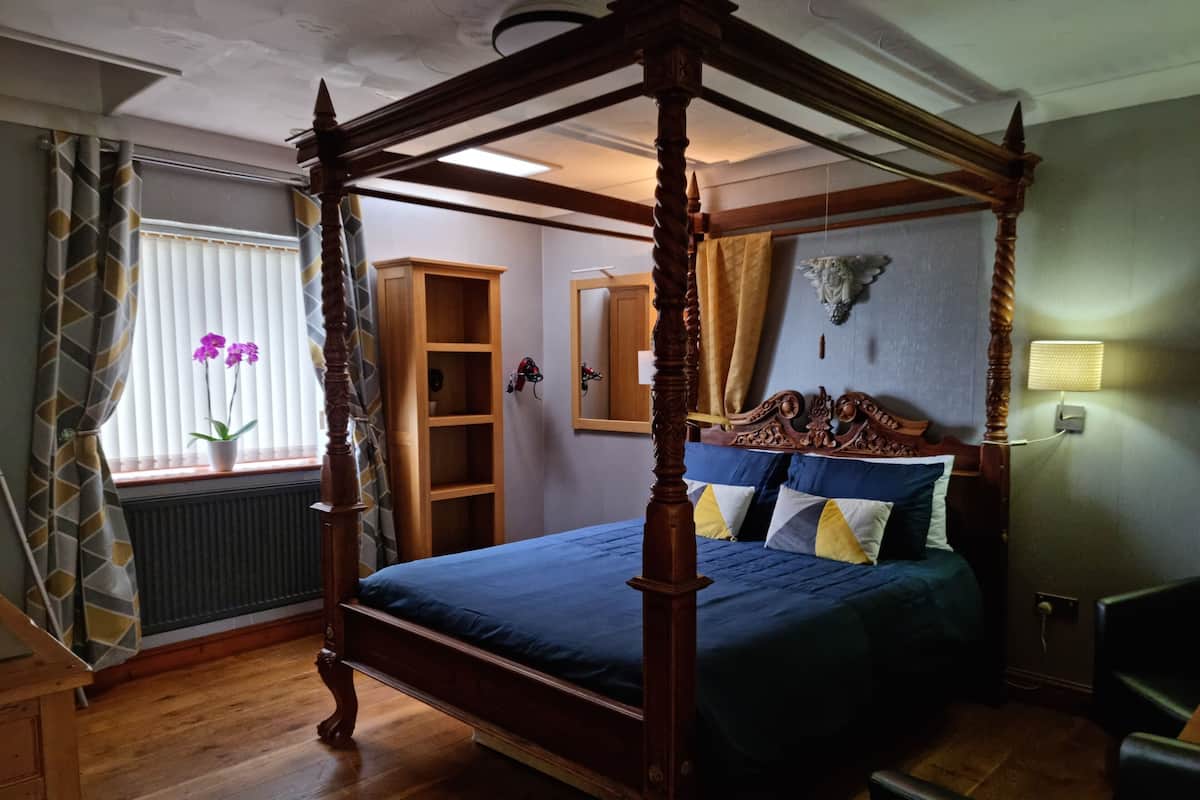 Double Room (Four Poster Bed)